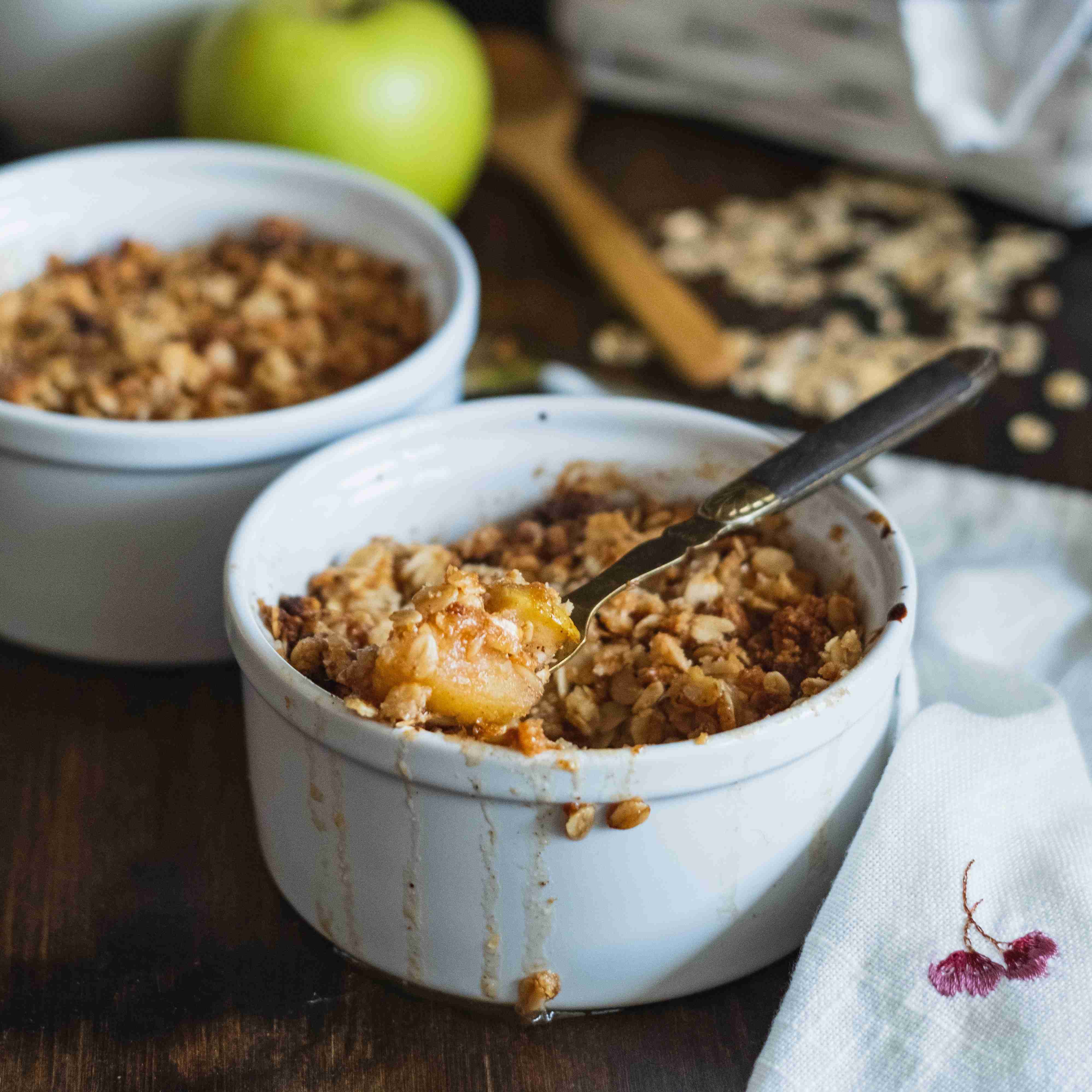 healthy apple crumble